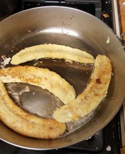 frying bananas
